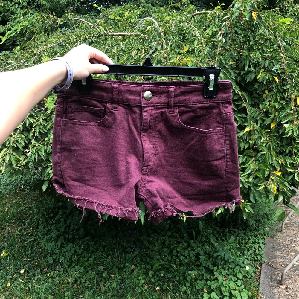 AEO Size 6 Maroon Hi-Rise Jean Shorts!